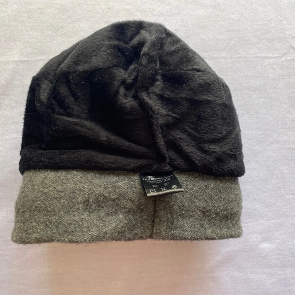 50% Angora 30% Wool 20% Acrylic‎ Gray/Black Women’s Hat